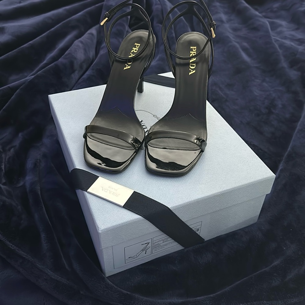 Patent leather high-heeled sandals